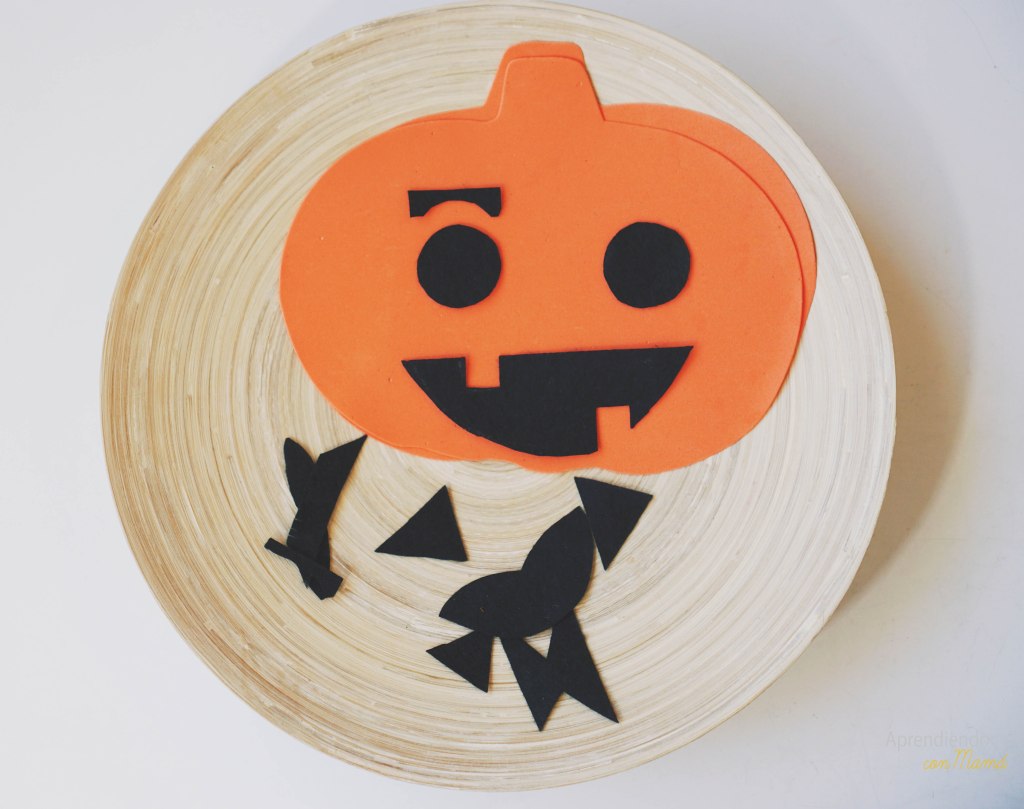 make a face for the pumpkin with felt